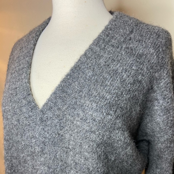 TIBI AIRY ALPACA V-NECK SWEATER - HEATHER GREY - Picture 13 of 16